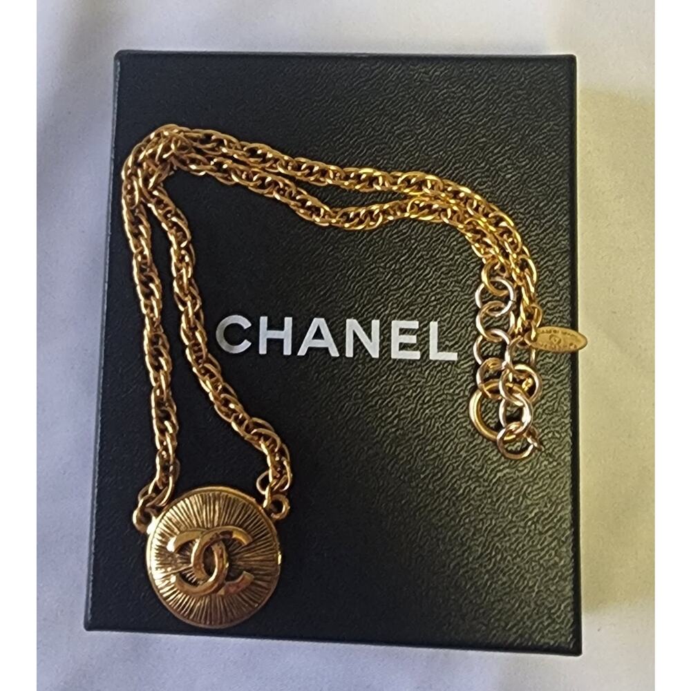 US BASED Authentic Vintage Chanel CC Gold Tone Pendant Necklace W Gift Box / Bag